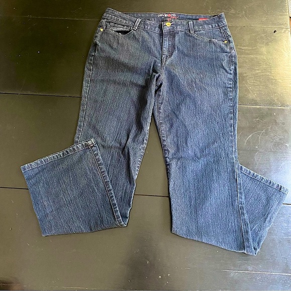 Style & Co Women’s Boot Cut Dark Wash Denim Jeans Size 12 - Picture 4 of 9